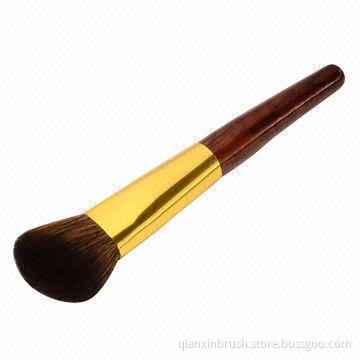 Deluxe Powder Brush with Wooden Handle
